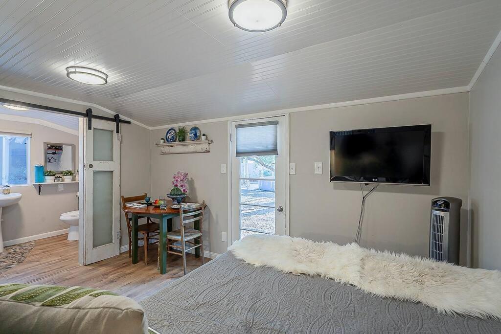 Cute Peaceful Tiny House Getaway W Backyard - Low Summer Rates! Tucson Exterior photo